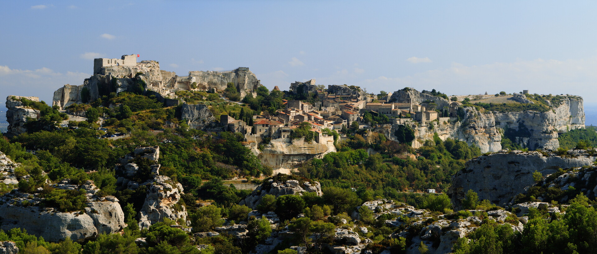 Südfranzösicher Ort "Les Baux de Provence". Das Ortbild wird dominiert von einer Burgruine.
