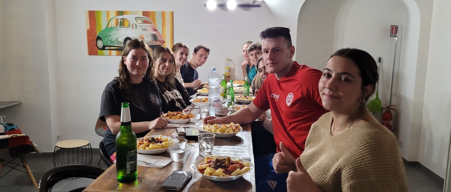 Gemeinsames Essen der Studierenden