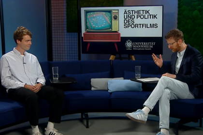Screenshot von Julian Sieler im Fernsehstudio