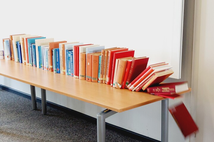 Books, that fall in a domino chain reaction 