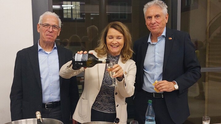 Vertreter*innen des Deutsch-Italienischen Freundeskreises beim Abschlussumtrunk nach der Konferenz