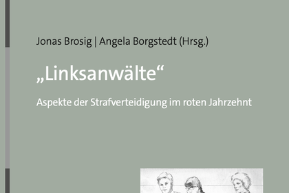 Der Einband des Sammelbandes: "Linksanwälte". Aspekte der Strafverteidigung im roten Jahrzehnt von Jonas Brosig und Angela Borgstedt (Hrsg.). Der Hintergrund ist in einem hellen grau-grün gehalten, unter dem Titel befindet sich die Bleistiftskizze. Darauf abgebildet sind mehrere Menschen auf Hör-/Gerichtssaalbänken. 