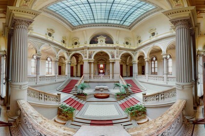 Treppenhaus des Palais du Rhin in Straßburg (ehem. Kaiserpalast) in 360-Grad-Ansicht