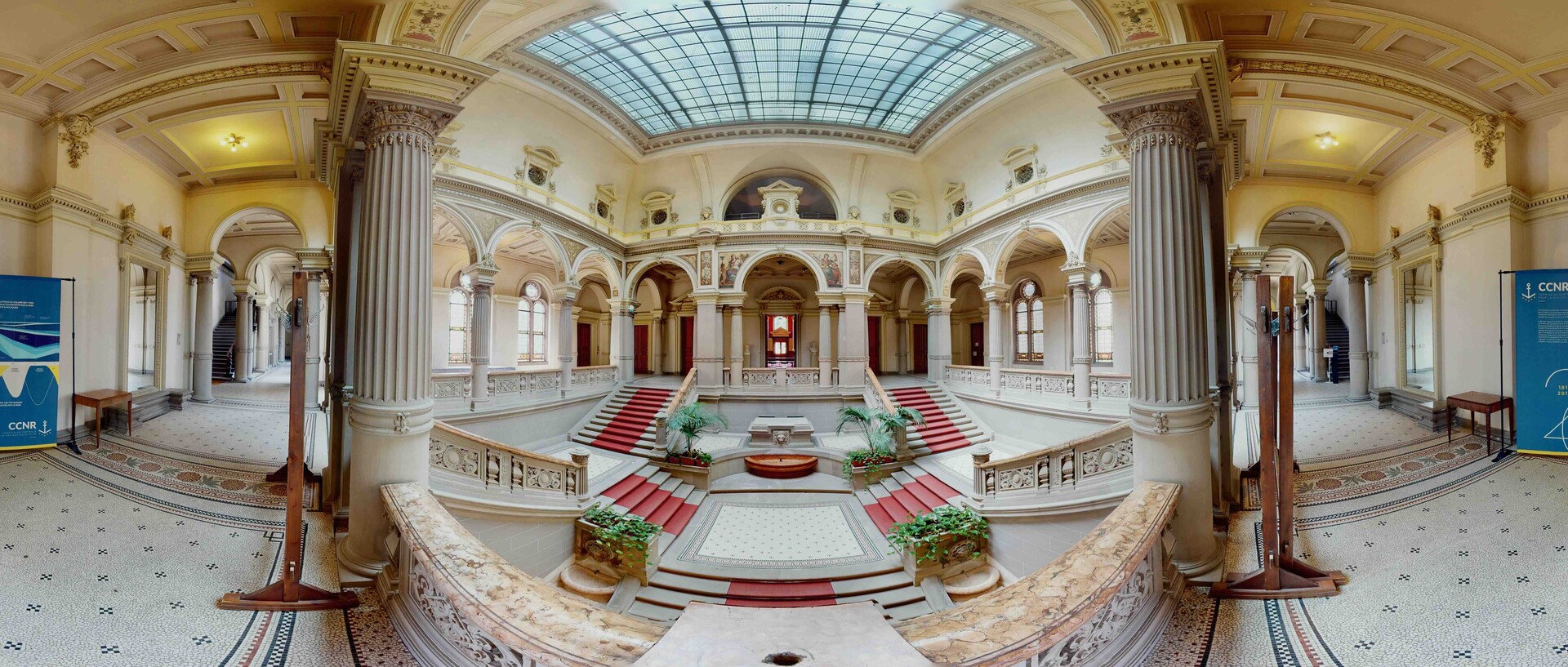 Treppenhaus des Palais du Rhin in Straßburg in 360°-Ansicht
