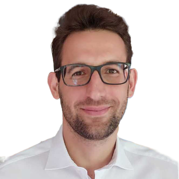 Mann mit weißen Hemd, Brille und Bart.