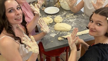 Teilnehmende des BIPs beim Kochworkshop.