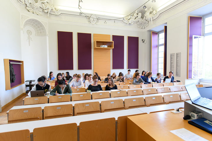Studierende im Hörsaal