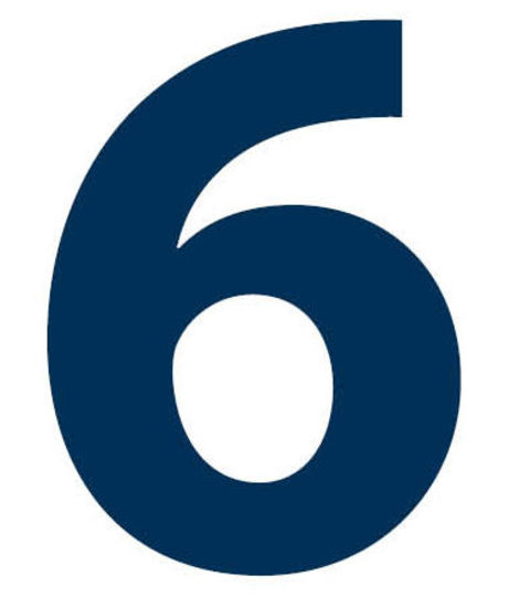 Auf weißem Hintergrund ist in blau die Zahl "Sechs" zu sehen.