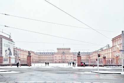 Das Mannheimer Schloss im Schnee.