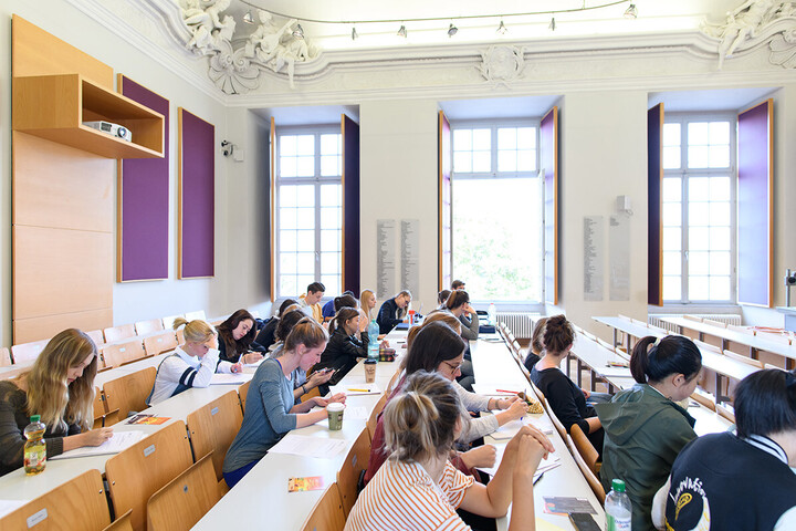 Studierende im Hörsaal