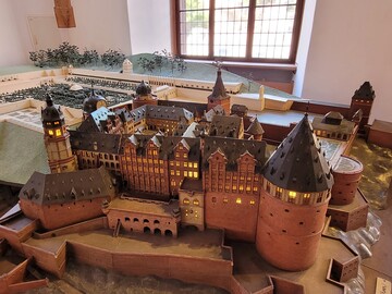 Ein Miniaturmodell des unzerstörten Heidelberger Schlosses.