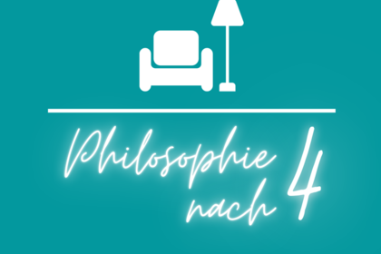 Symbolischer Sessel und Stehlampe. Darunter eine horizontale Linie und in Schreibschrift der Text "Philosophie nach 4". Symbole und Schrift sind weiß, der Hintergrund hellblau.